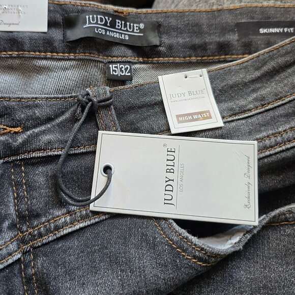 NWT JUDY BLUE (15/32) Gray/Black Yoke Distressed Skinny Fit Stretchy Jeans - Picture 6 of 7